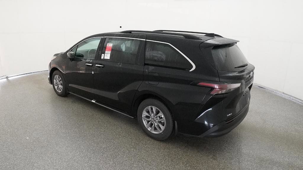 Thumbnail: 2026 Toyota Sienna - 22