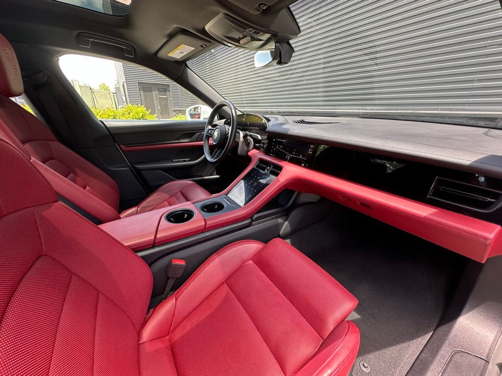 2023 Porsche Taycan  32