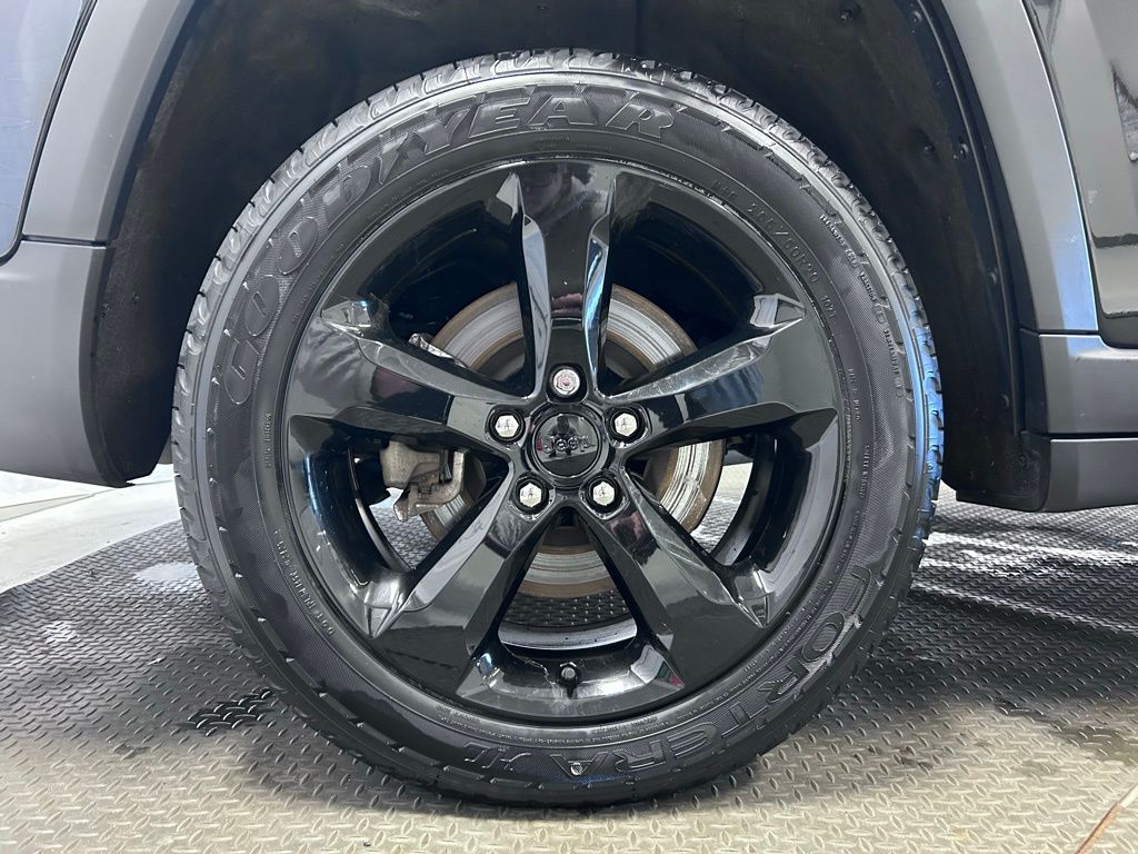 used 2023 Jeep Grand Cherokee L car, priced at $30,295