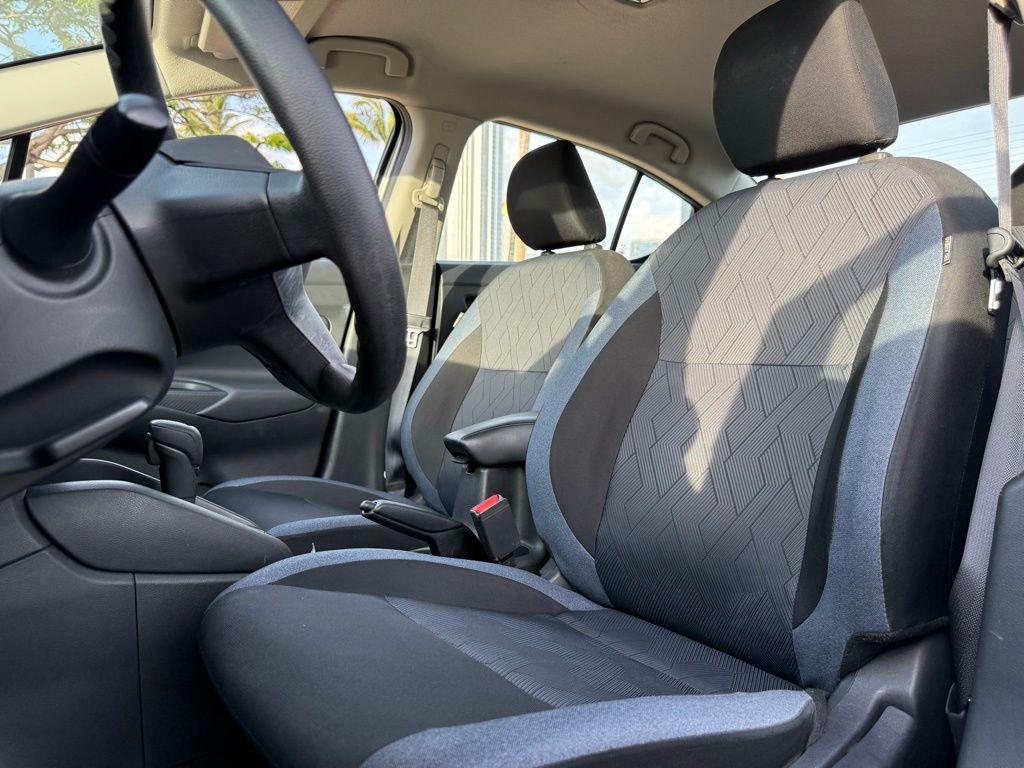2023 Nissan Versa 1.6 SV photo