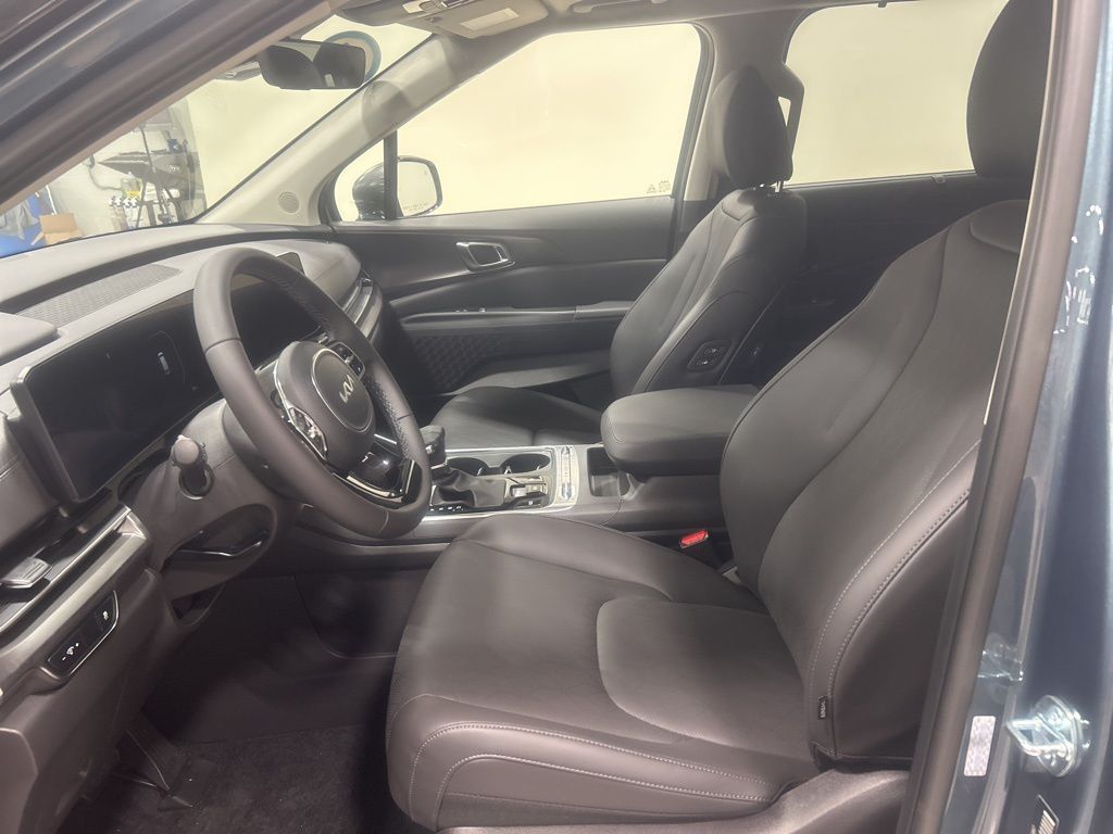 new 2026 Kia Carnival car, priced at $47,685