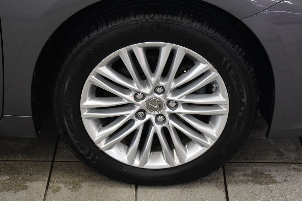 Thumbnail: 2013 Lexus ES - 12