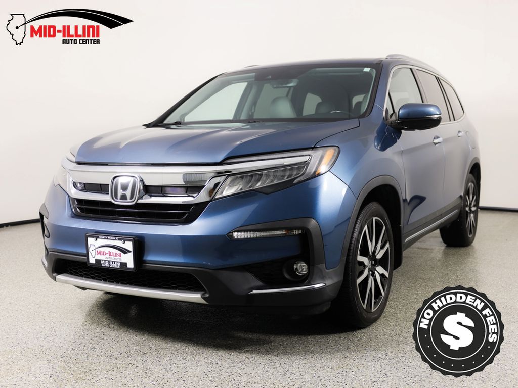 2021 Honda Pilot Touring AWD with Rear Captains Chairs