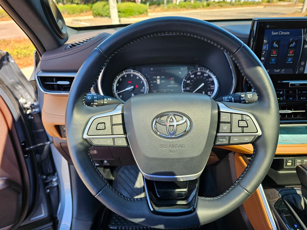 2022 Toyota Highlander Platinum 24