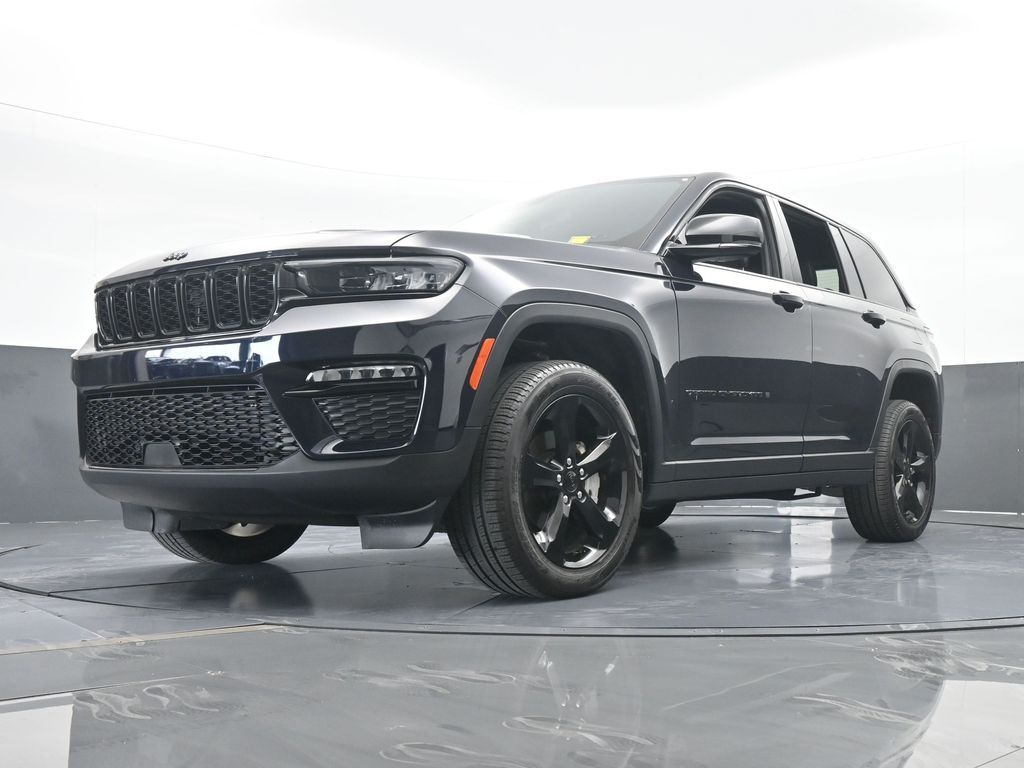 Used 2024 Midnight Sky Jeep Limited image 58