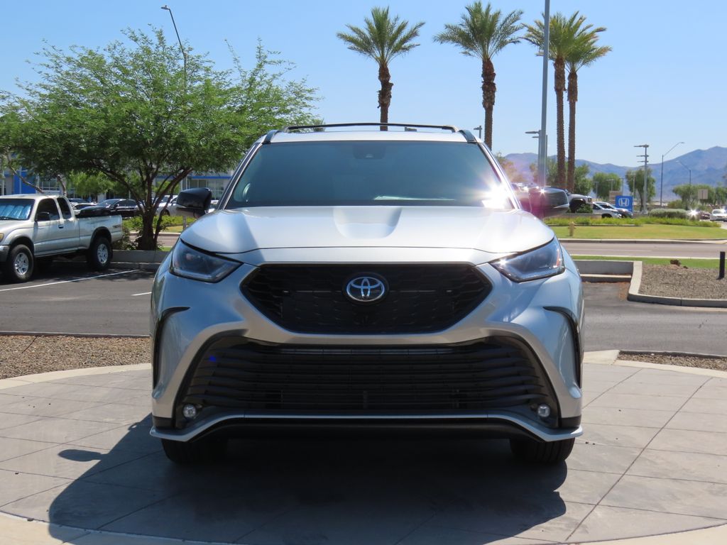 2025 Toyota Highlander XSE 2