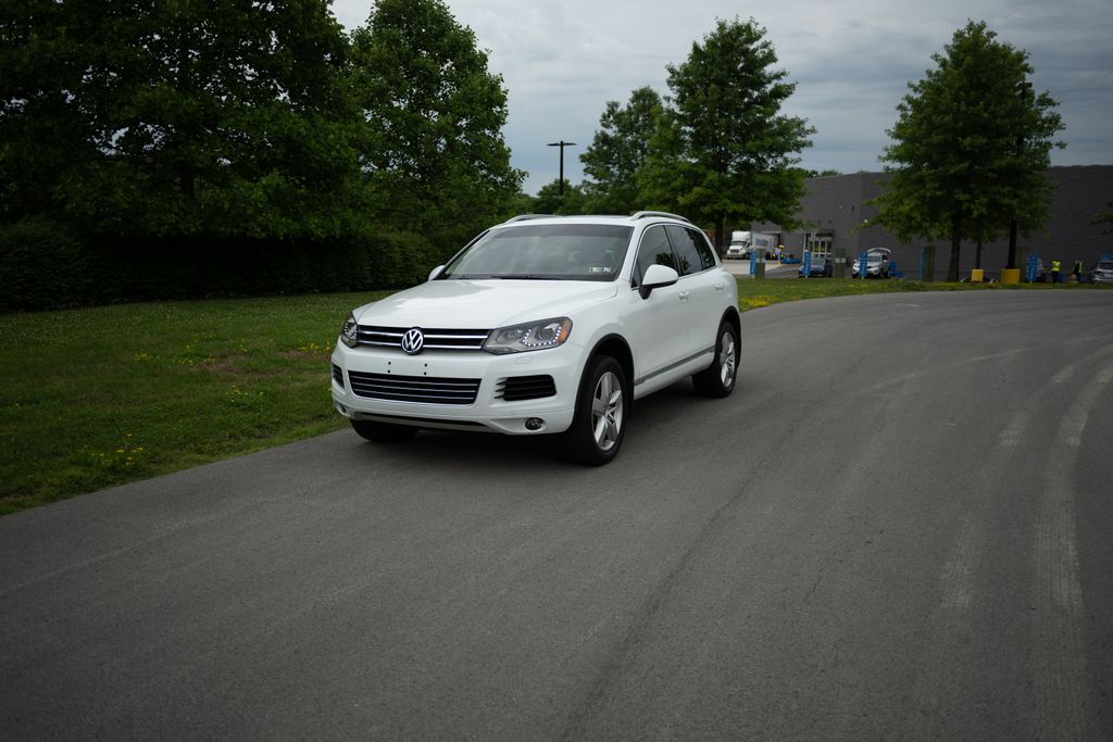 Pure White 2014 Volkswagen Touareg SUV / Crossover  8-Speed Automatic