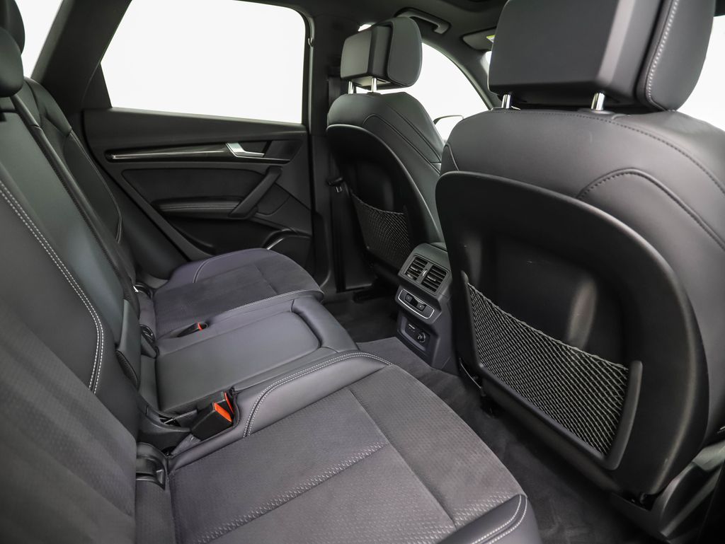 Thumbnail: 2022 Audi SQ5 - 25