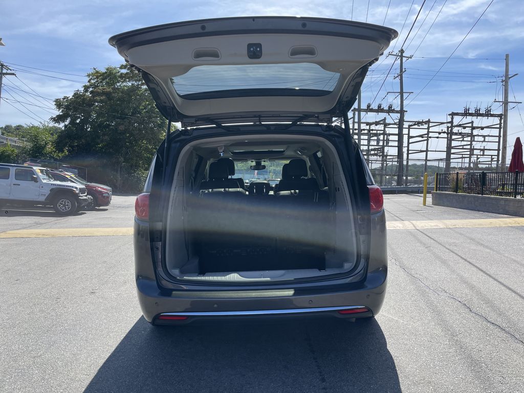 Used 2019 Chrysler Pacifica Van