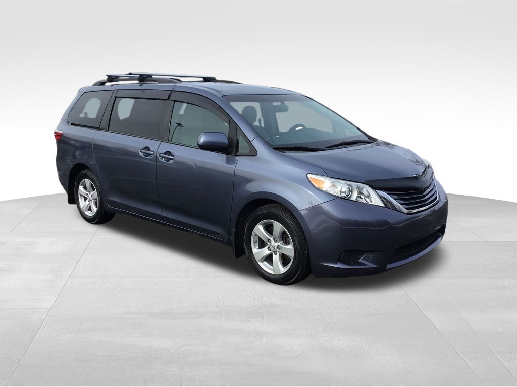 Thumbnail: 2016 Toyota Sienna - 7