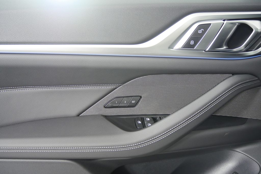 Thumbnail: 2025 BMW i4 - 9