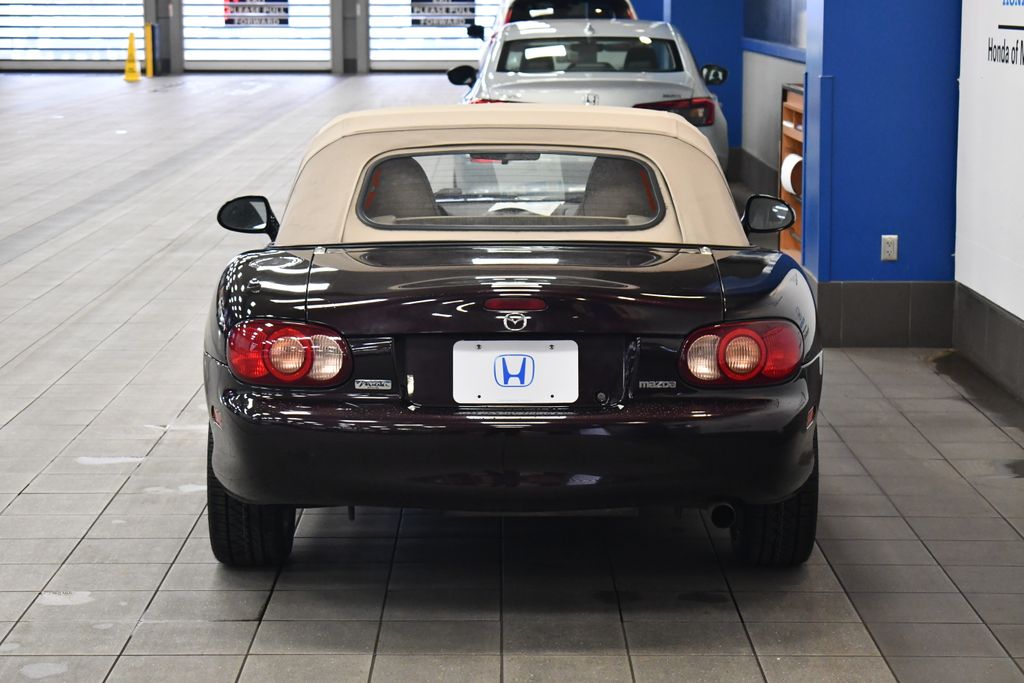 Thumbnail: 2005 Mazda MX-5 Miata - 4