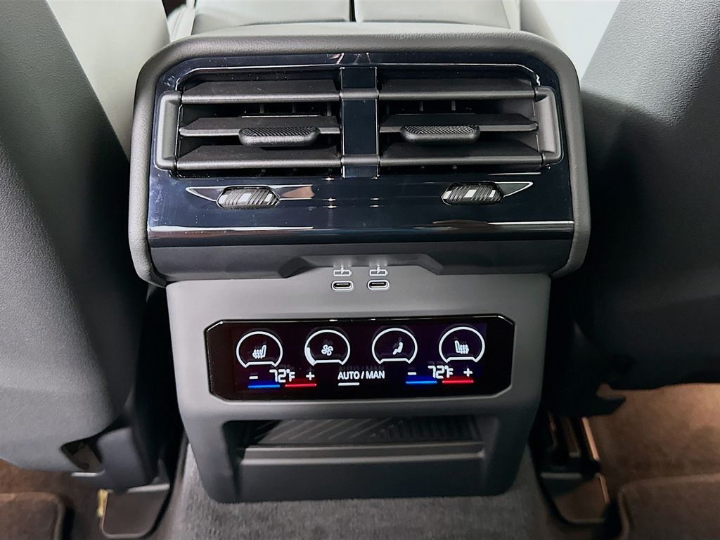 Thumbnail: 2026 BMW M5 - 18