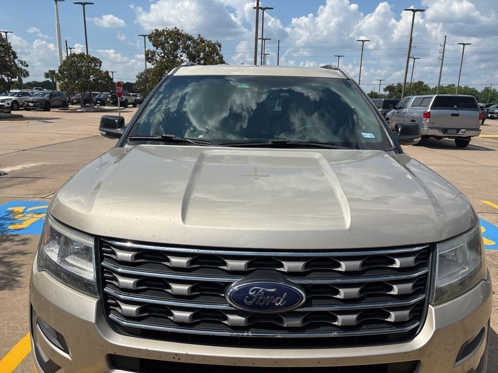 2017 Ford Explorer XLT Gold at Autostrade