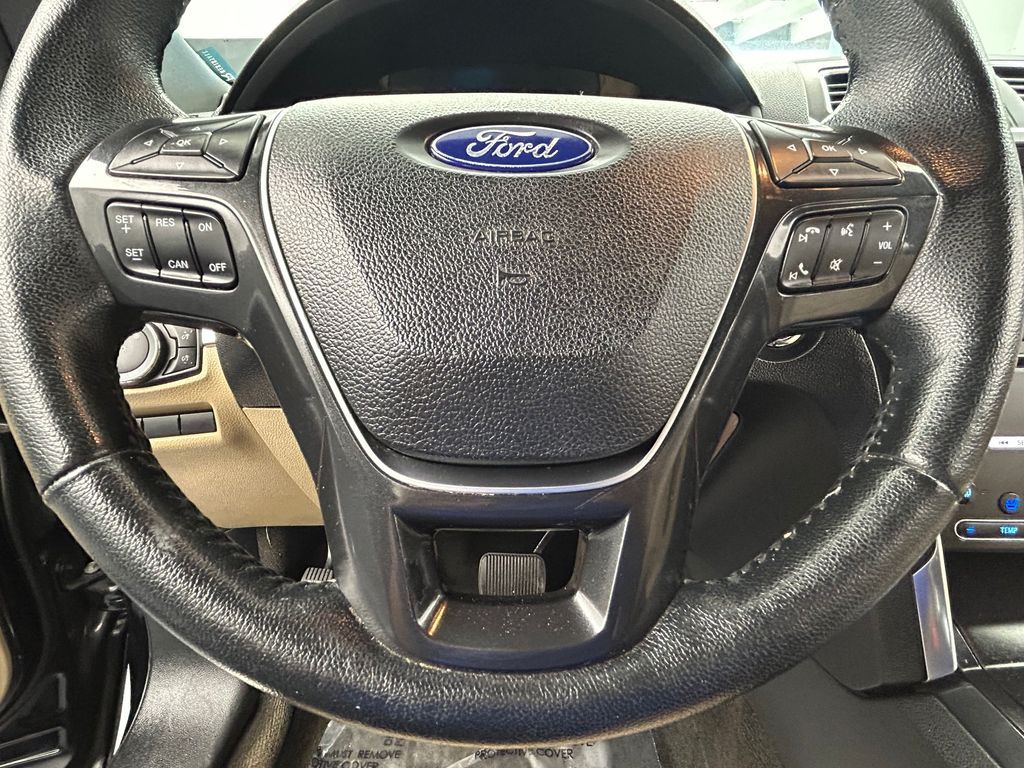 Used 2017 Shadow Black Ford Limited image 32