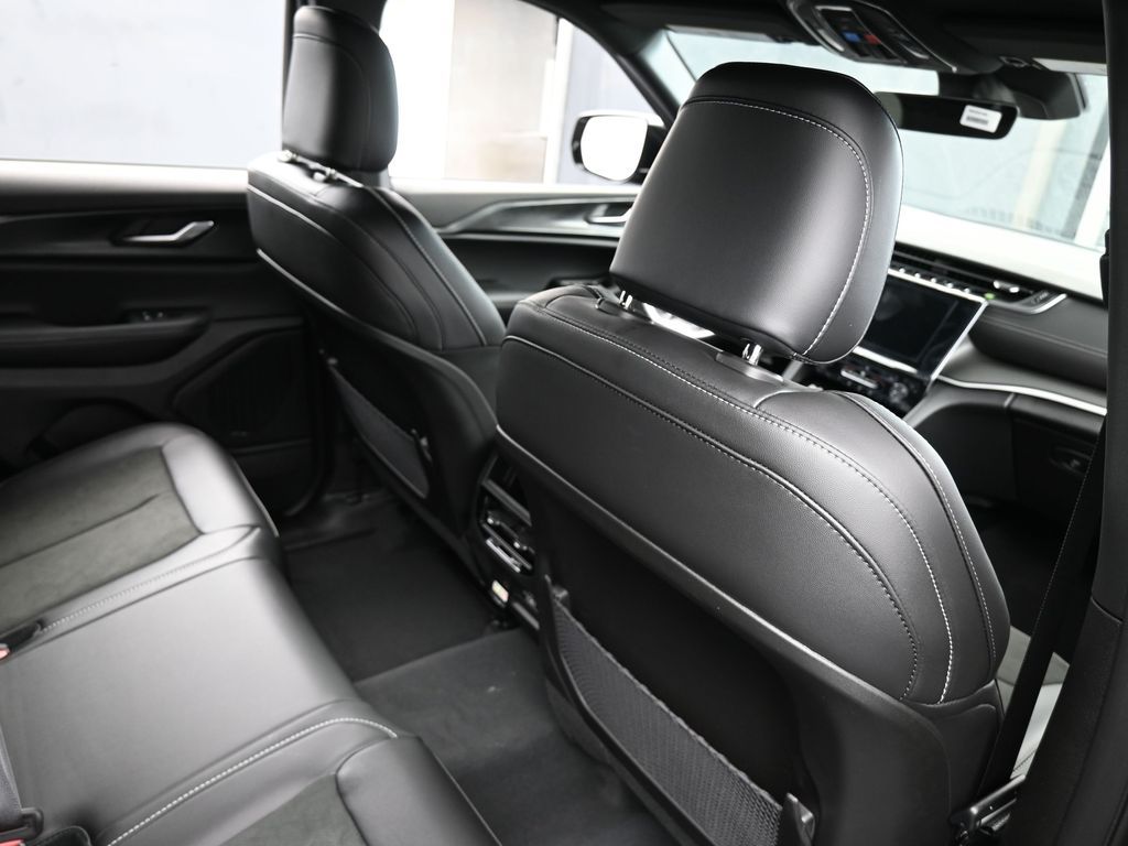 New 2025 Baltic Gray Metallic Clearcoat Jeep Altitude X image 36