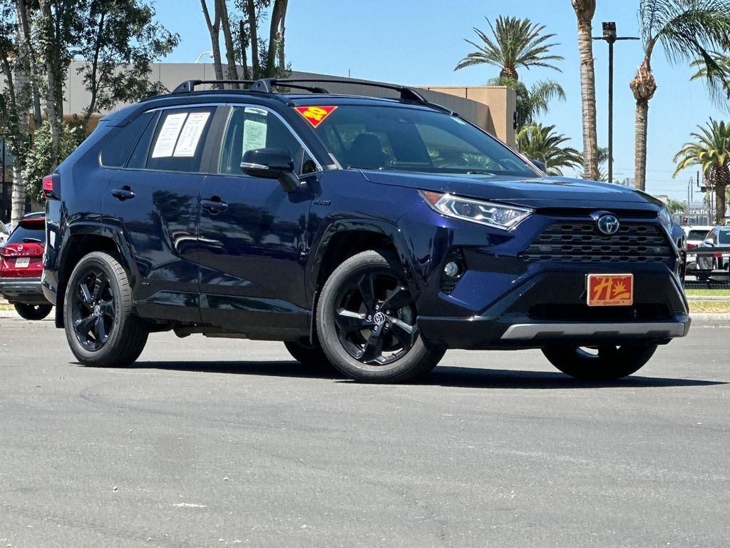 2020 Toyota RAV4 XSE - Photo 7