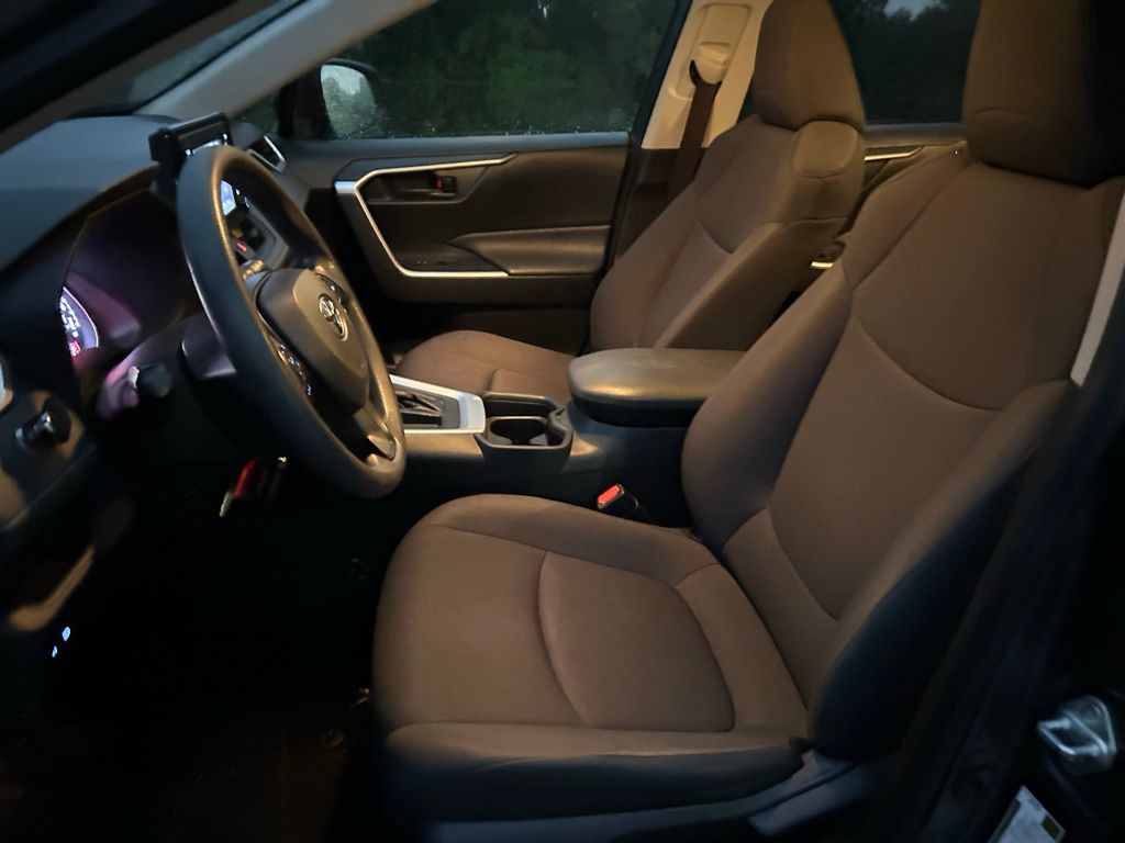 Thumbnail: 2019 Toyota RAV4 - 14