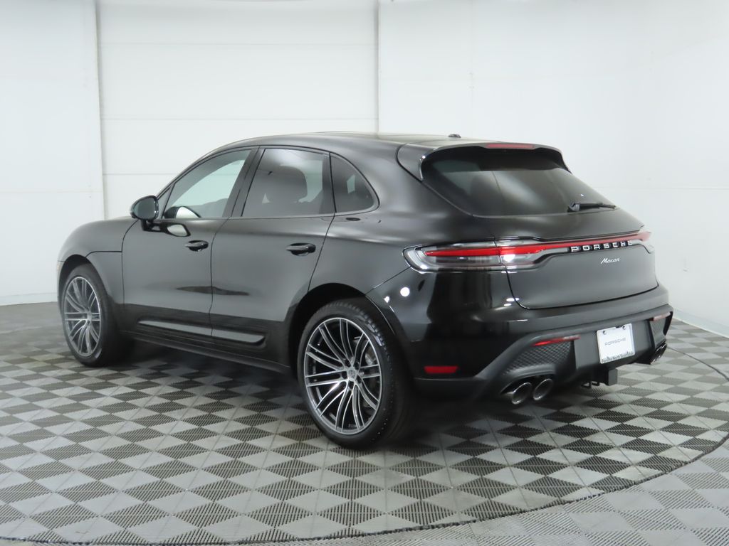 Thumbnail: 2025 Porsche Macan - 3
