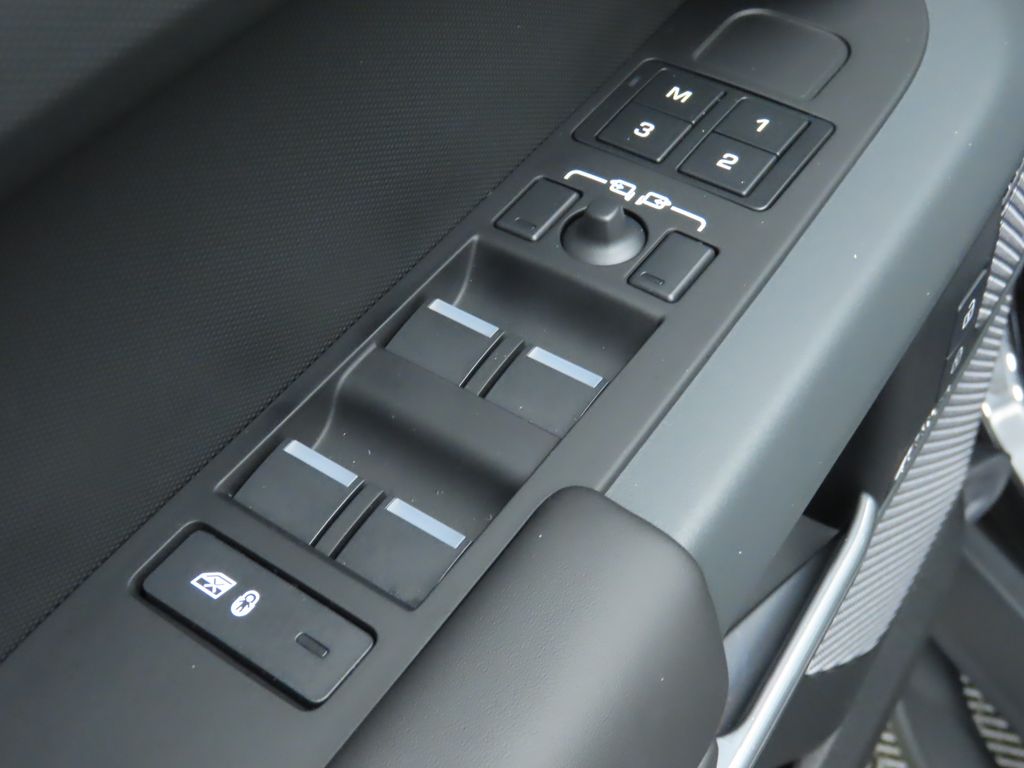 2024 Land Rover Defender 110 24