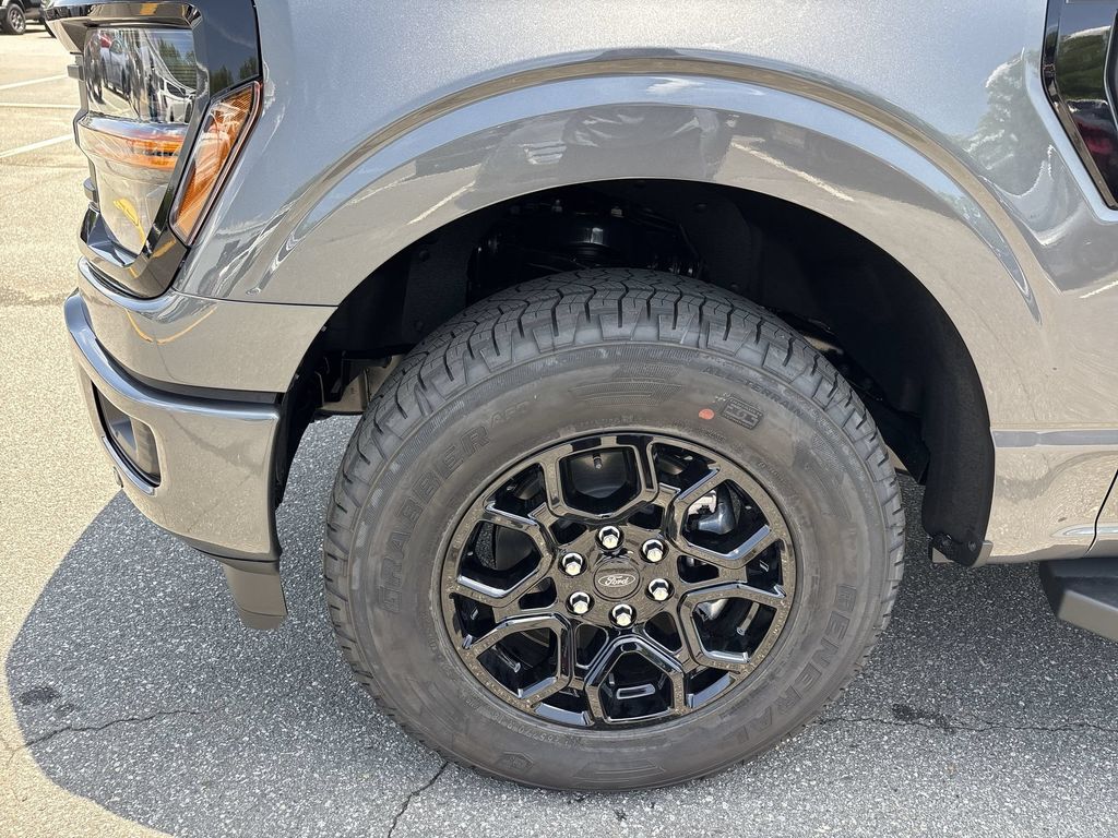 New 2026 Carbonized Gray Metallic Ford XLT image 18