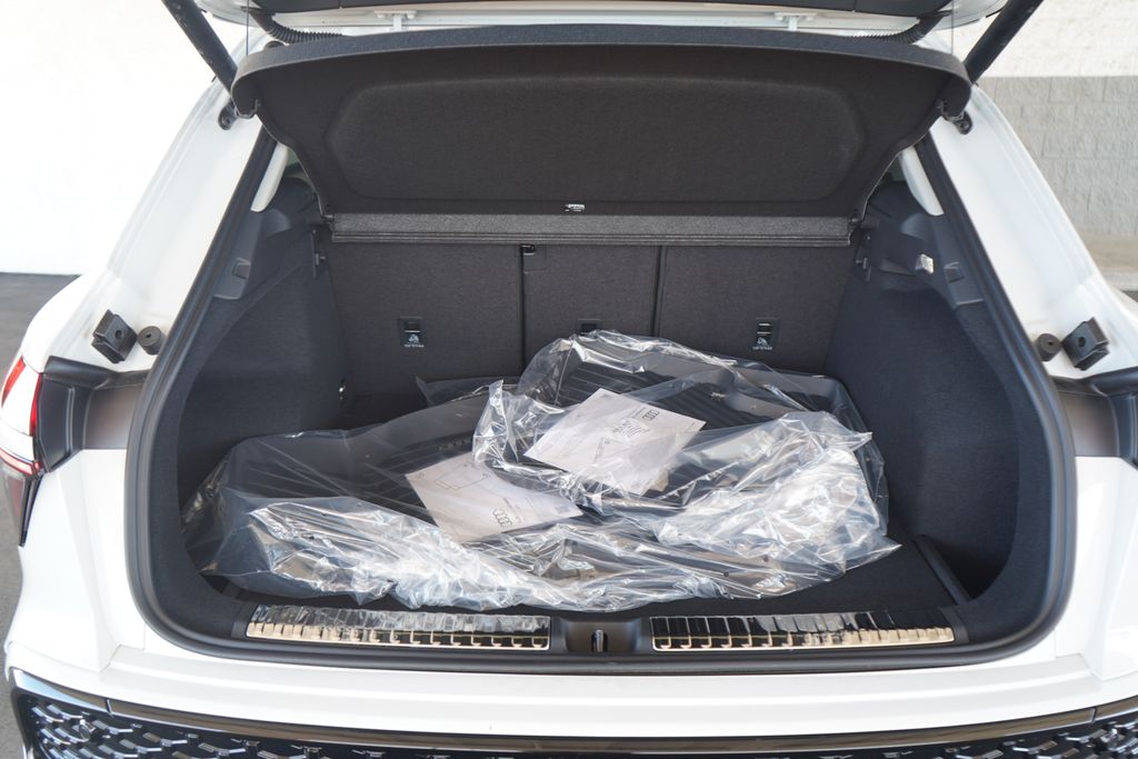 Thumbnail: 2026 Audi Q3 - 11