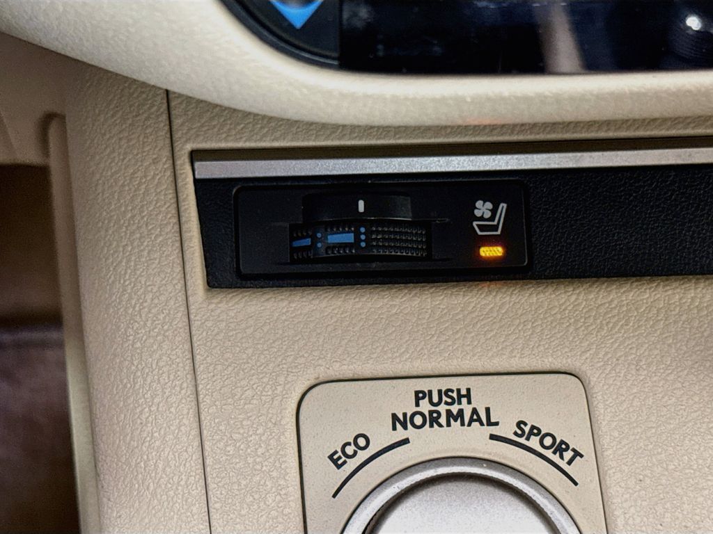 Thumbnail: 2014 Lexus ES - 20