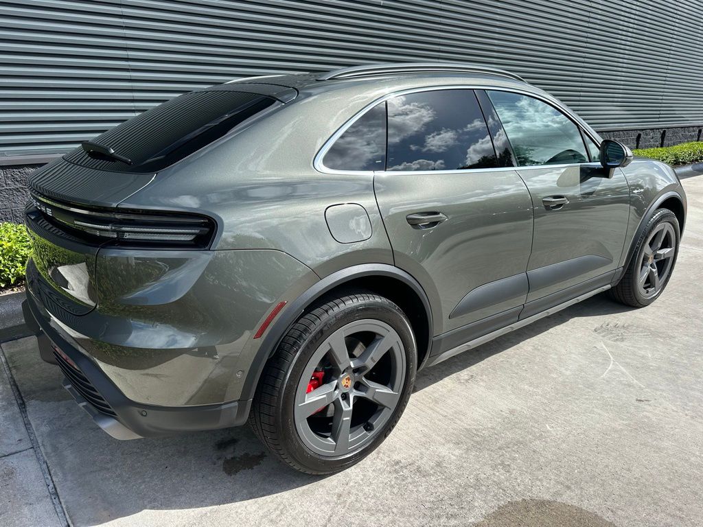 Thumbnail: 2025 Porsche Macan - 9