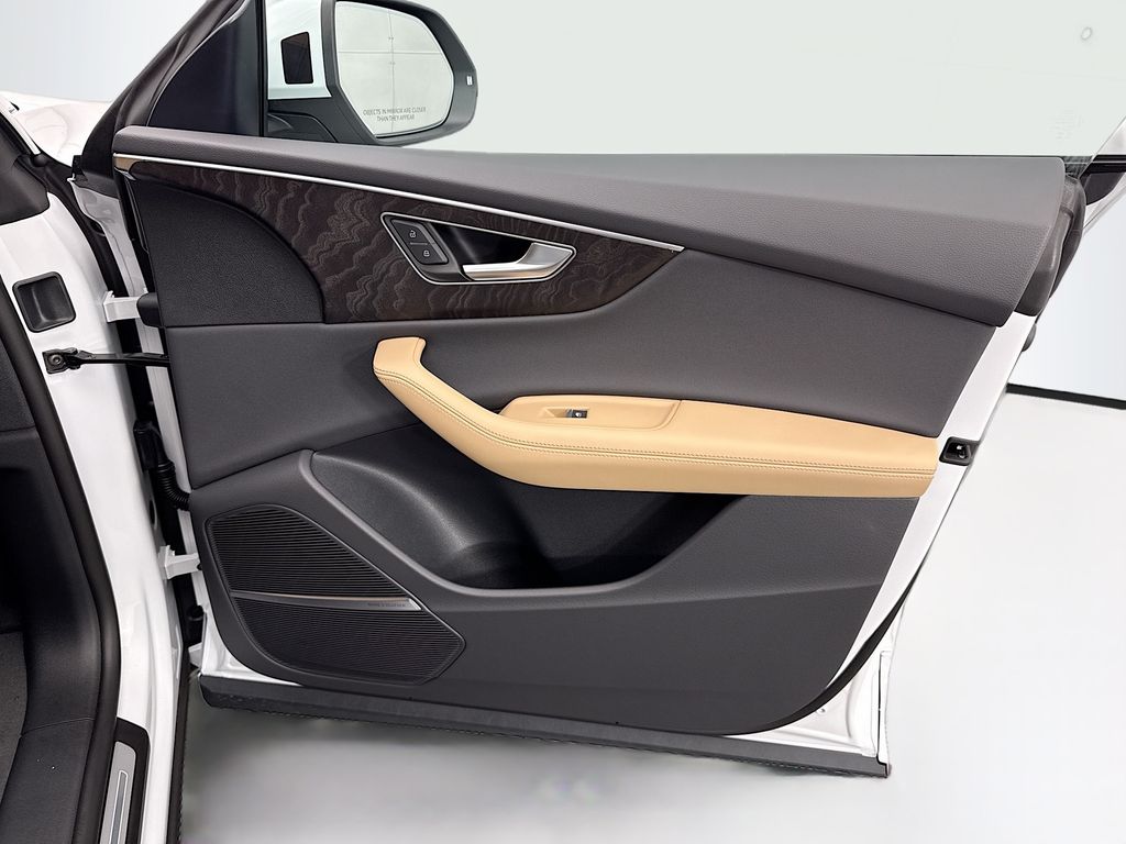 Thumbnail: 2026 Audi Q8 - 25