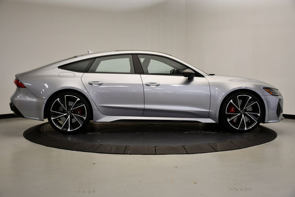 Thumbnail: 2023 Audi RS 7 - 6