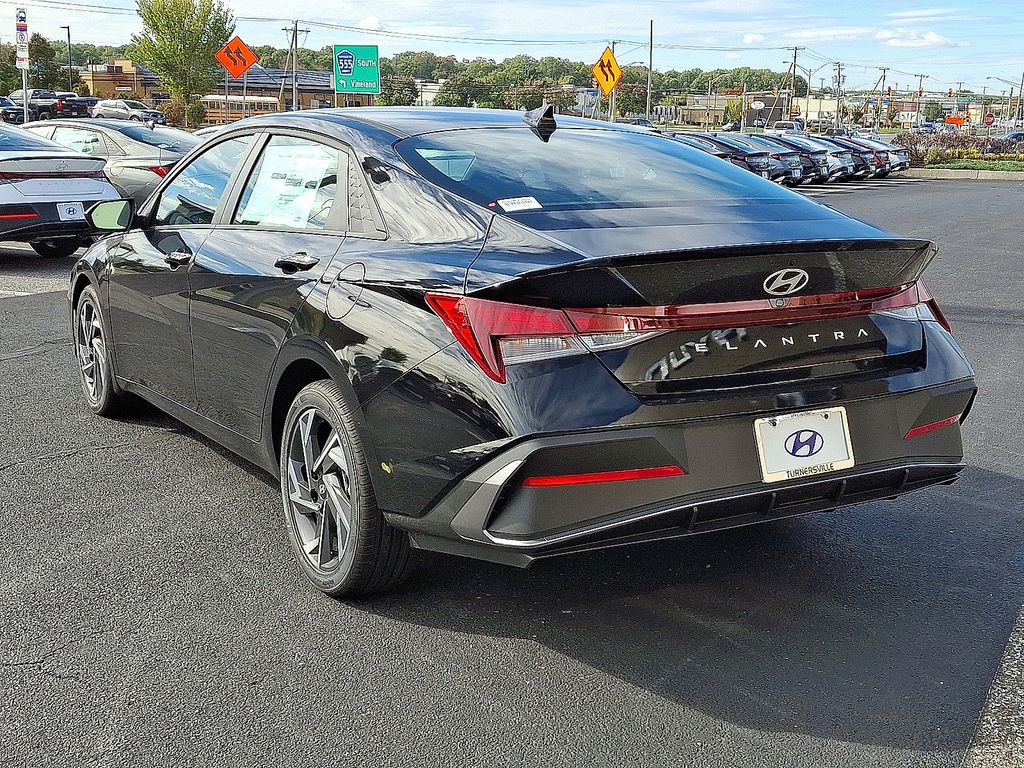 Thumbnail: 2025 Hyundai Elantra - 3