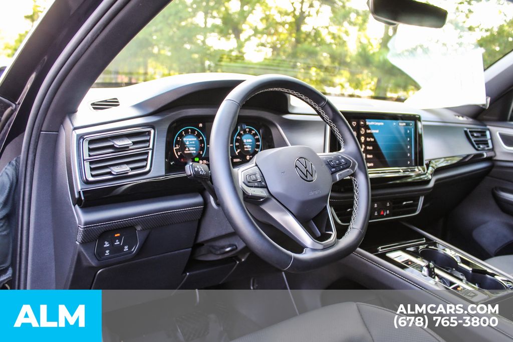 Used 2025 Black Volkswagen 2.0T SE w/Technology image 21