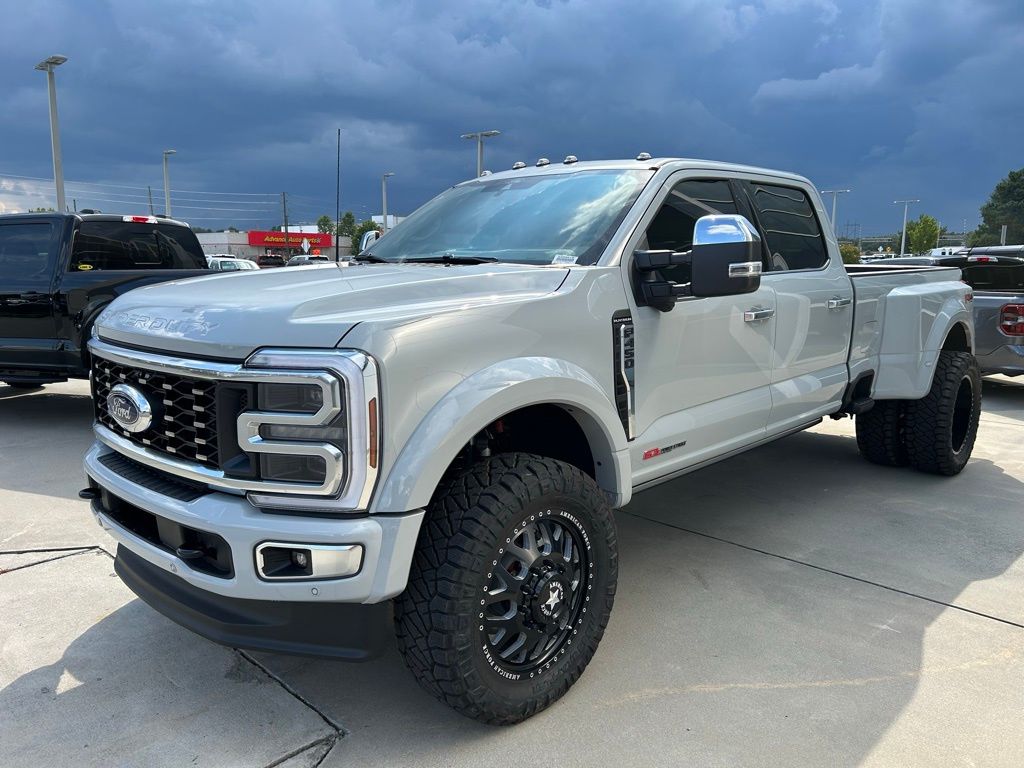 2025 Ford F-450 Super Duty Platinum