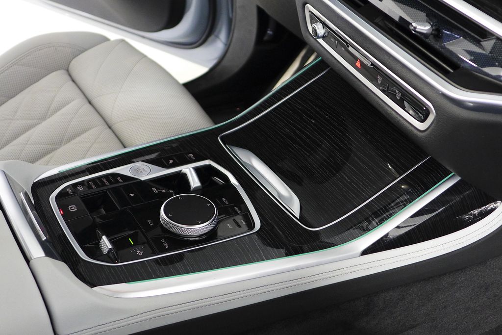Thumbnail: 2024 BMW X7 - 16