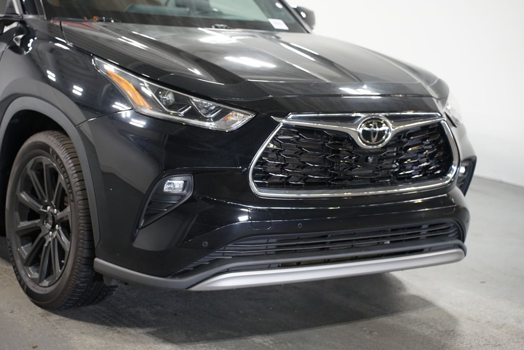 Thumbnail: 2022 Toyota Highlander - 4