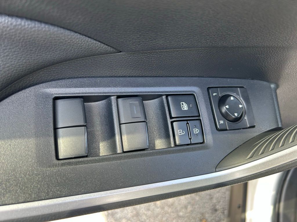 Thumbnail: 2022 Toyota RAV4 - 16