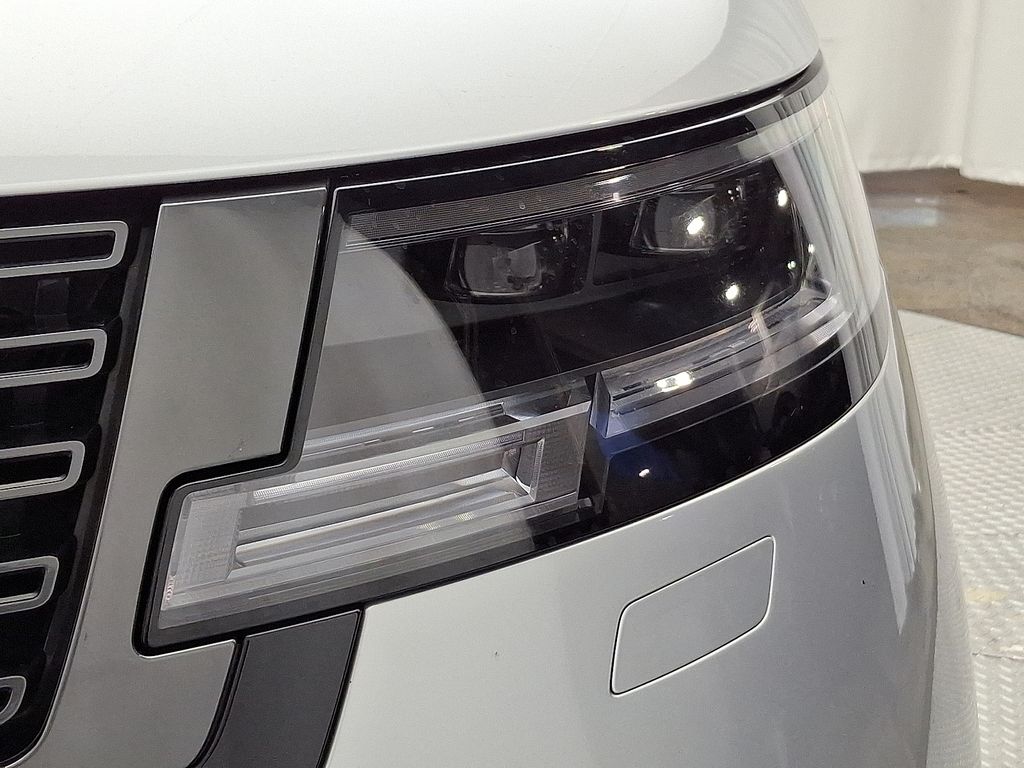 Thumbnail: 2023 Land Rover Range Rover - 9
