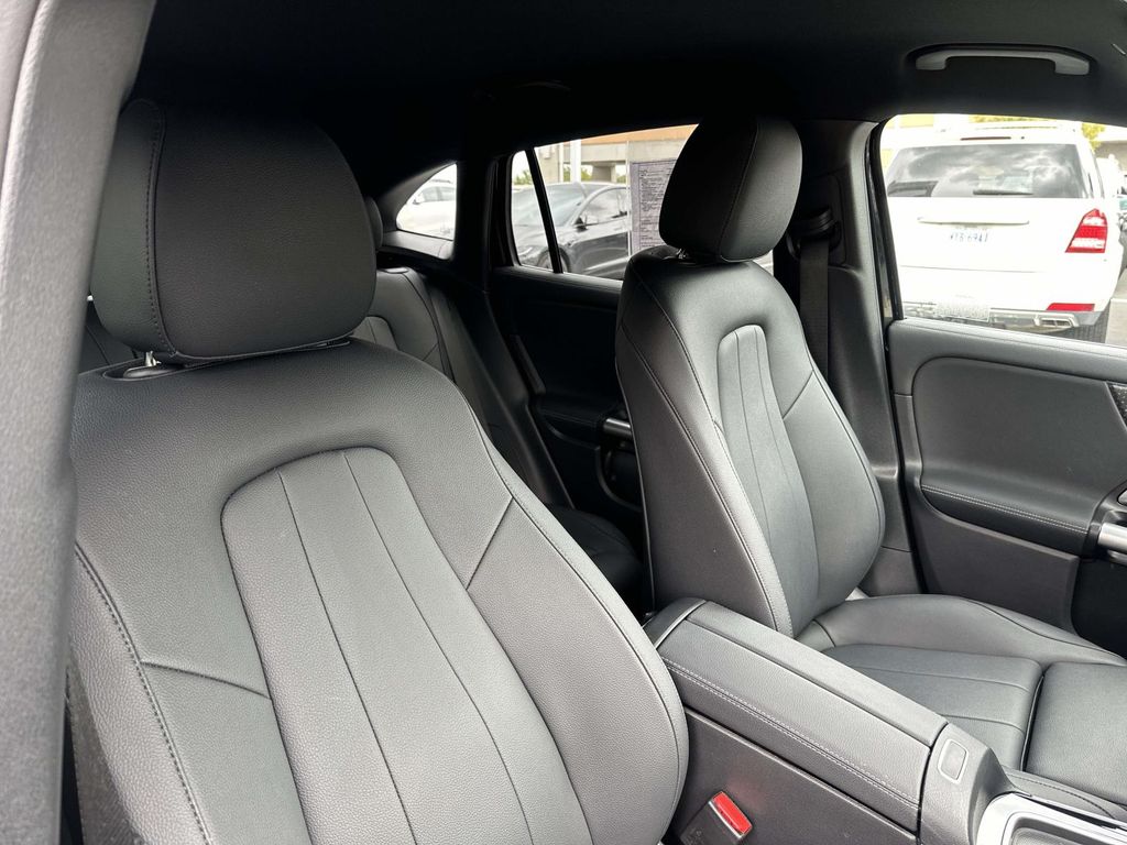 Thumbnail: 2025 Mercedes-Benz GLA - 23