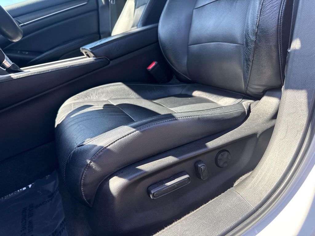 Used 2018 White Honda EX-L image 14