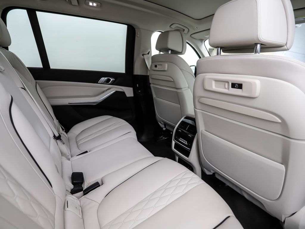 Thumbnail: 2022 BMW X7 - 32