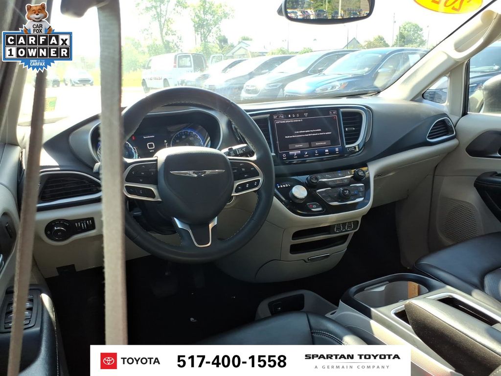 Used 2023 Black Chrysler Touring L image 13