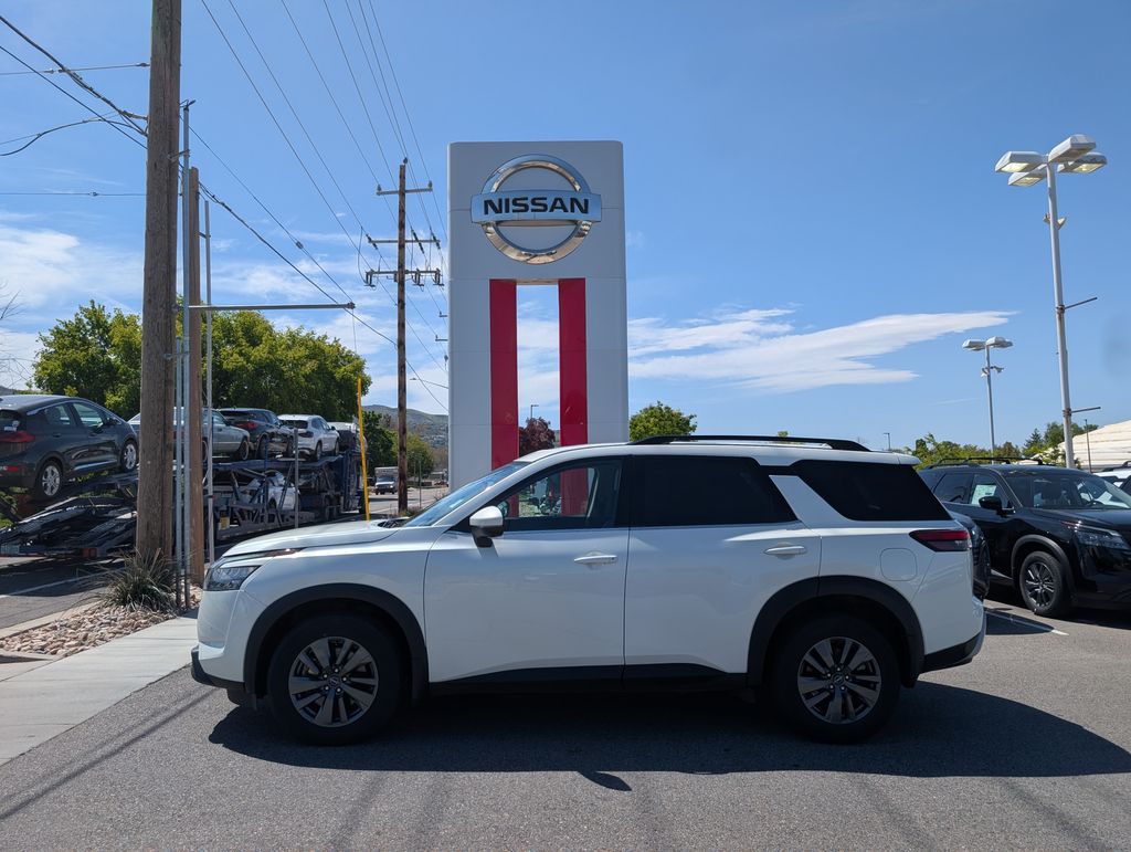 White 2024 Nissan Pathfinder SUV / Crossover All-Wheel Drive 9-Speed Automatic