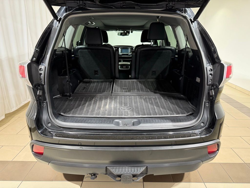 Thumbnail: 2016 Toyota Highlander - 11
