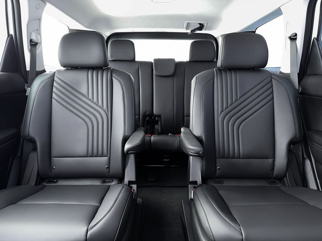 New 2026 White Hyundai SEL Premium image 16