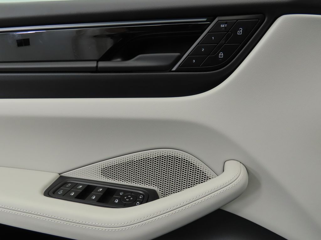 Thumbnail: 2025 Porsche Macan - 26