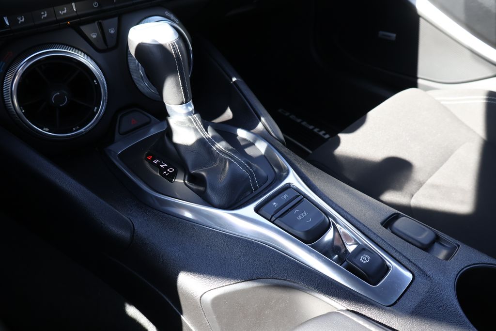 2017 Chevrolet Camaro  26