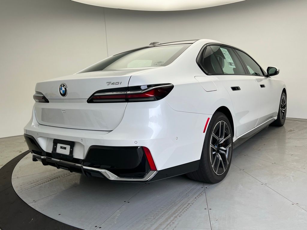 Thumbnail: 2024 BMW 7 Series - 3
