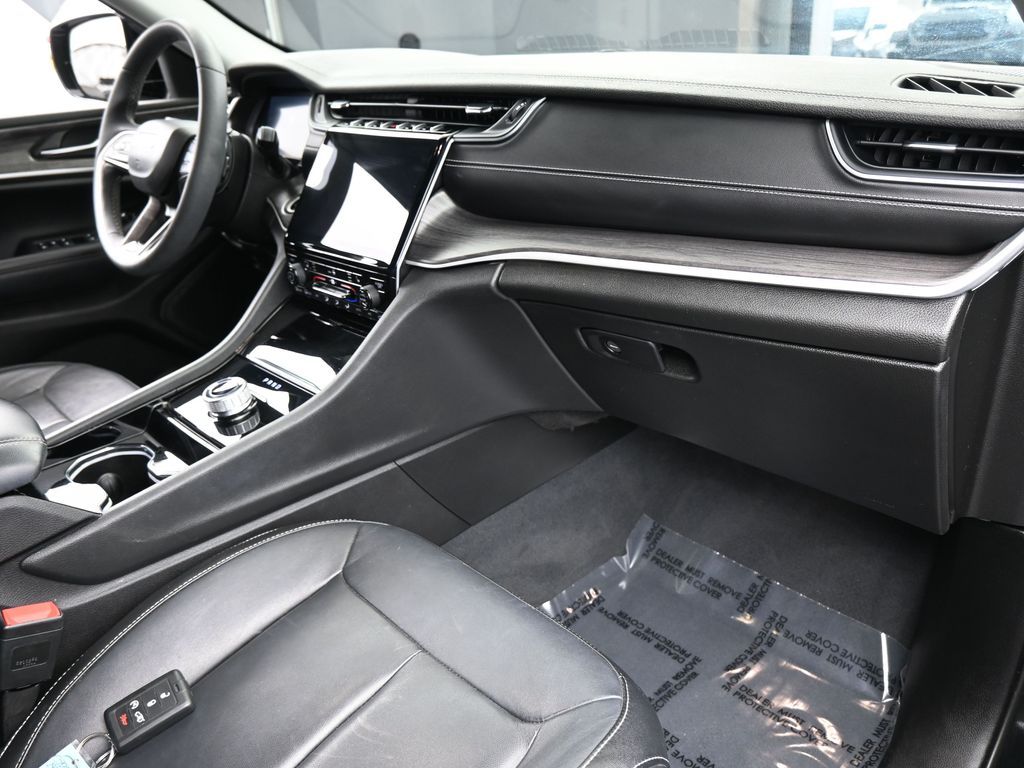 Used 2023 Diamond Black Crystal Pearlcoat Jeep Limited image 47