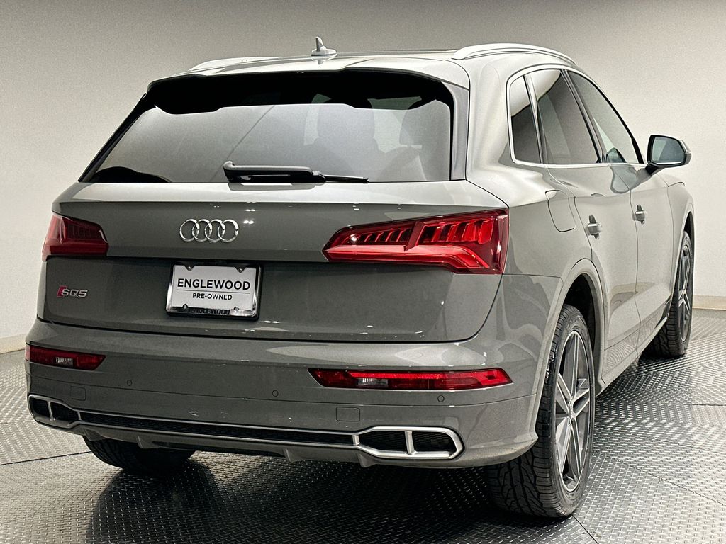 Thumbnail: 2020 Audi SQ5 - 3