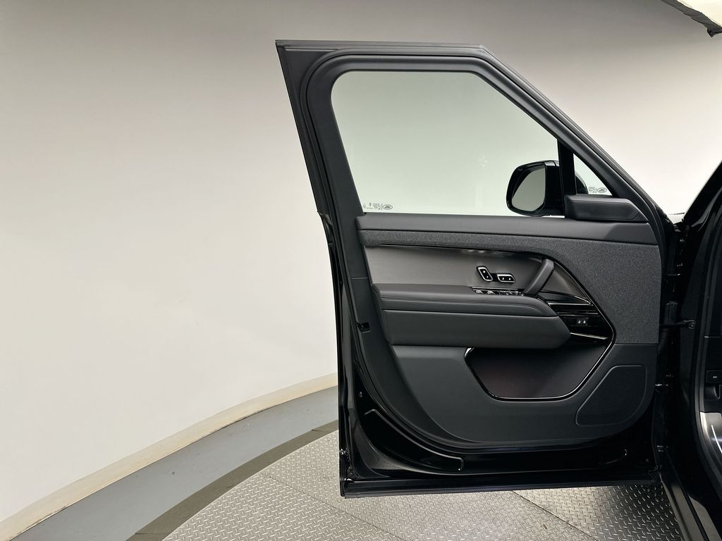 Thumbnail: 2027 Land Rover Range Rover Sport - 9